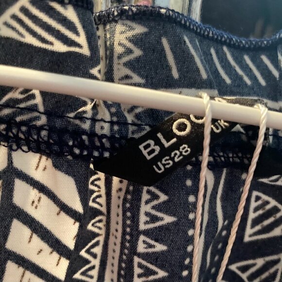 Bloomchic black and white geometric design top - Picture 2 of 2